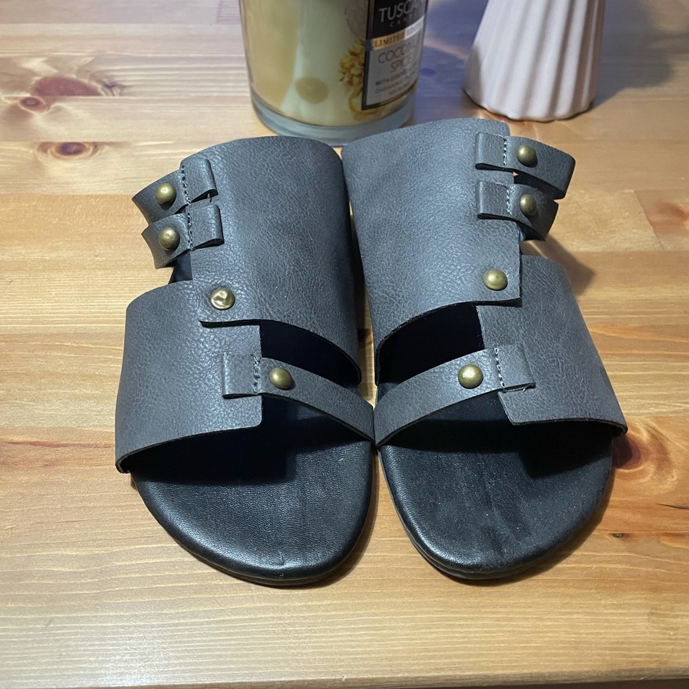 Nwot gray slides with gold embellishments